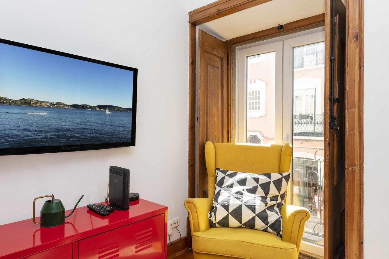 Typical Portuguese Apartment In Sao Bento Lisbon Exterior photo