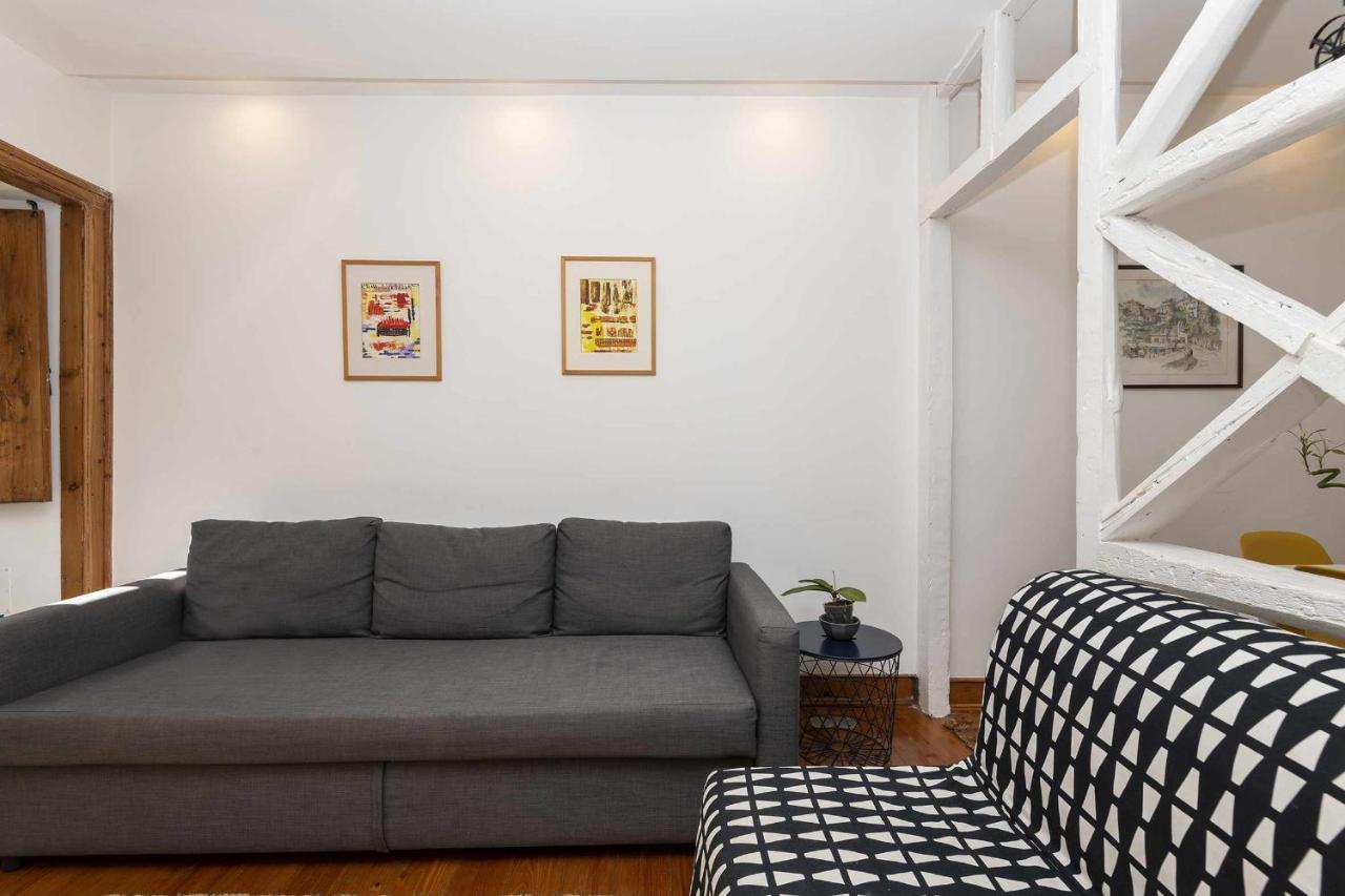 Typical Portuguese Apartment In Sao Bento Lisbon Exterior photo