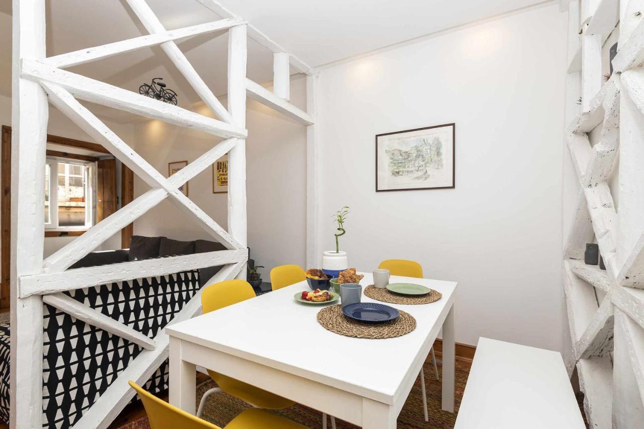 Typical Portuguese Apartment In Sao Bento Lisbon Exterior photo