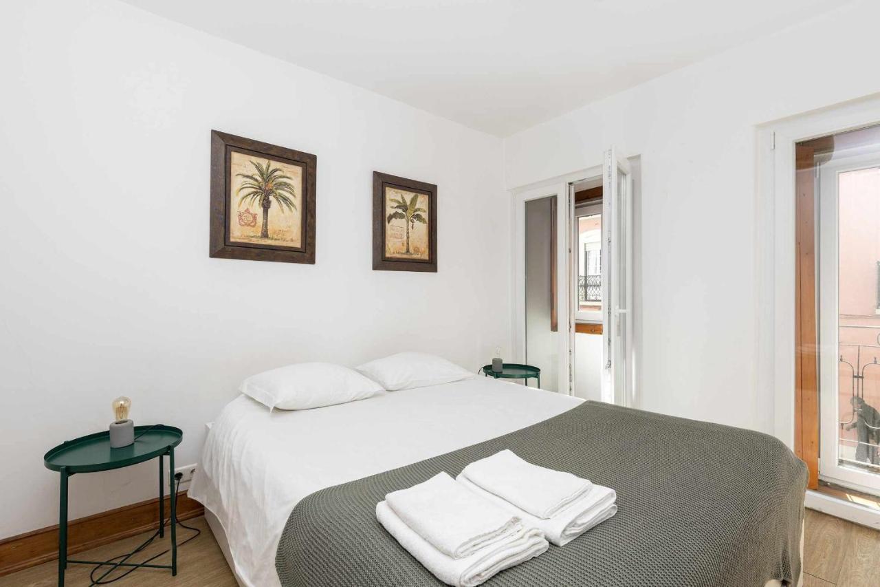 Typical Portuguese Apartment In Sao Bento Lisbon Exterior photo