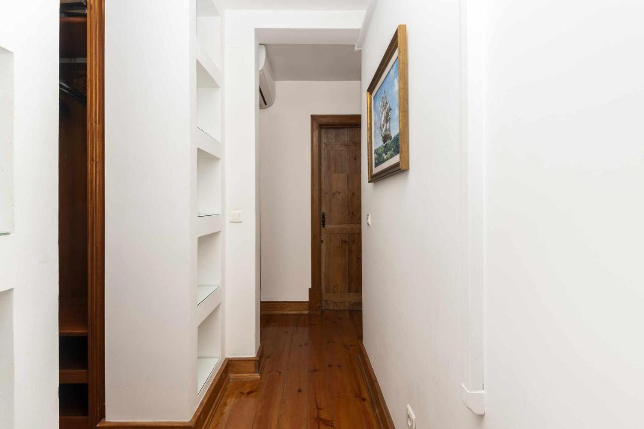 Typical Portuguese Apartment In Sao Bento Lisbon Exterior photo